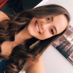 Meet your Posher, Angelie